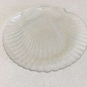 Elegant Clear Glass Shell Plate